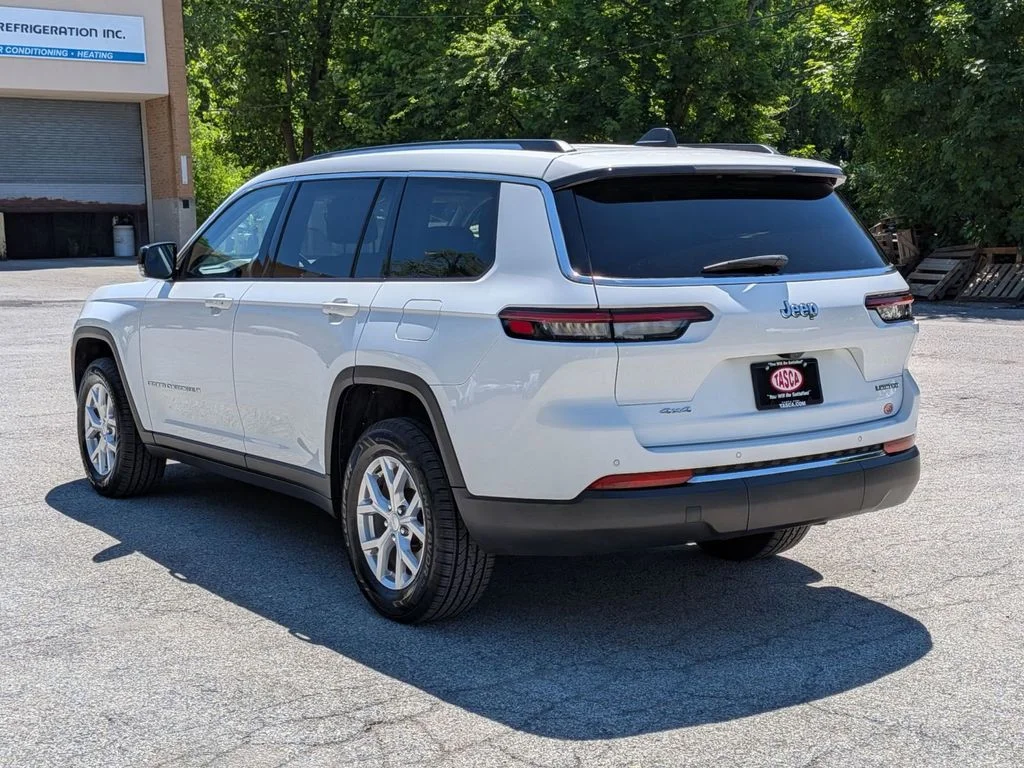 Used 2023 White Jeep Limited image 9