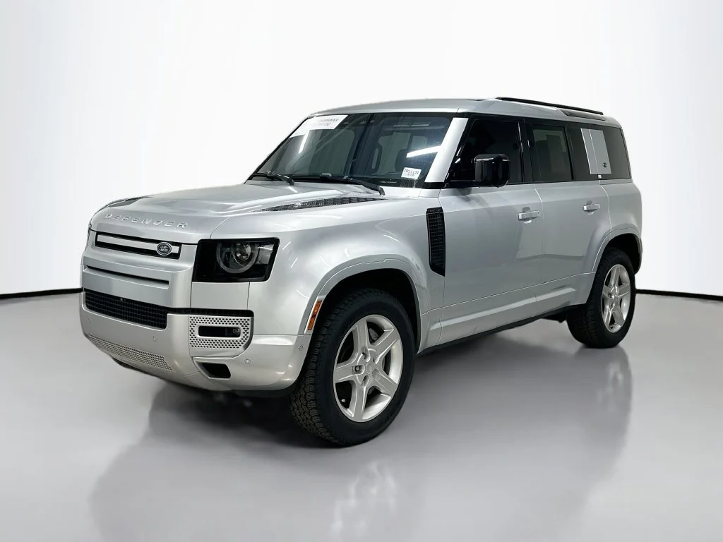 Used 2022  Land Rover XS Edition image 2