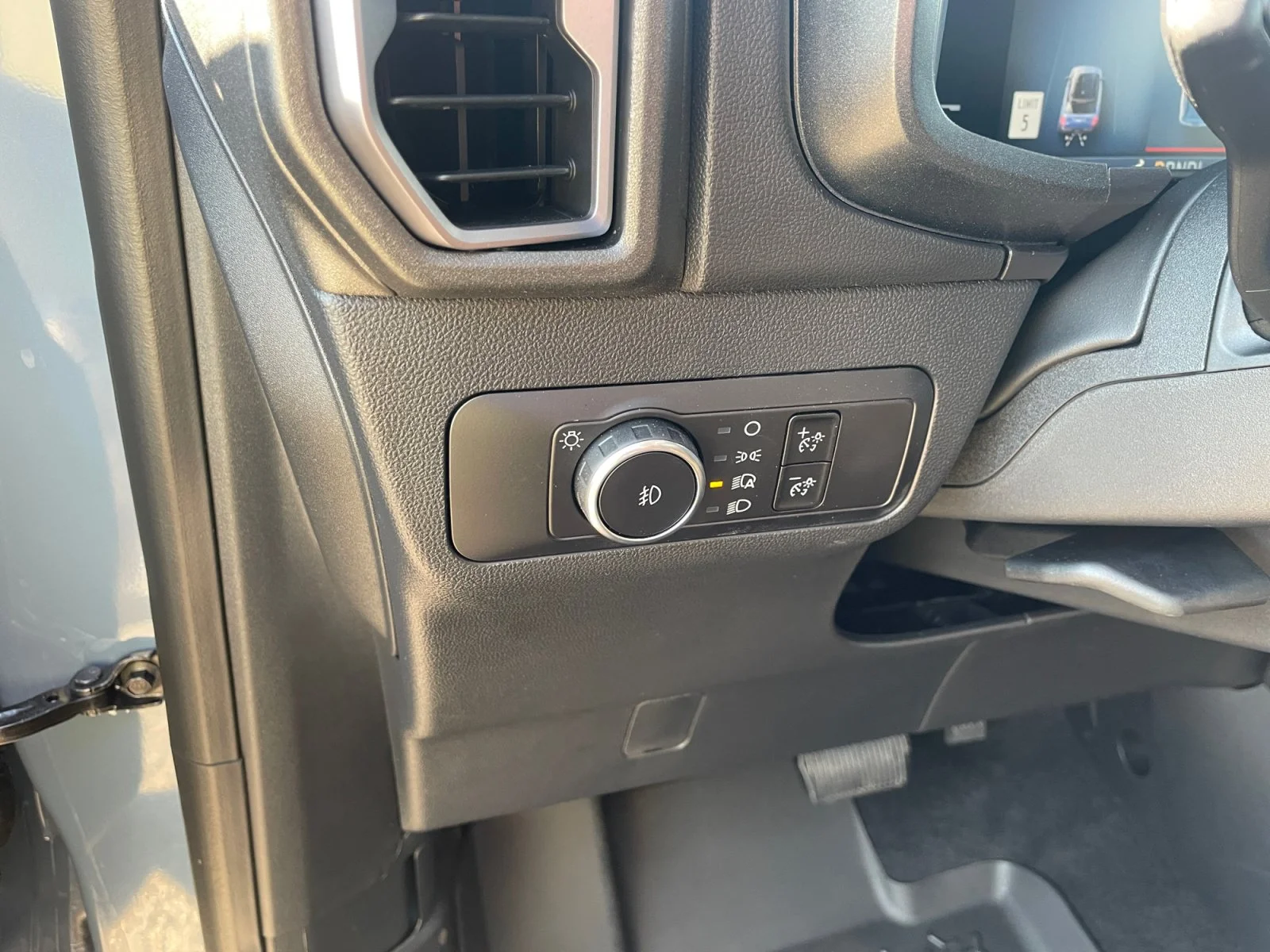 New 2026 Azure Grey Metallic Tri-Coat Ford Outer Banks image 15