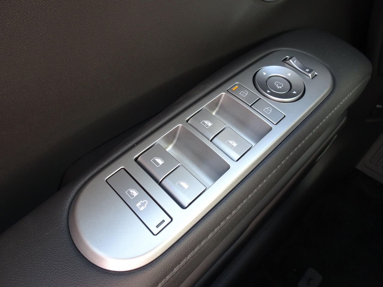 New 2027 White Hyundai Limited 8P image 24