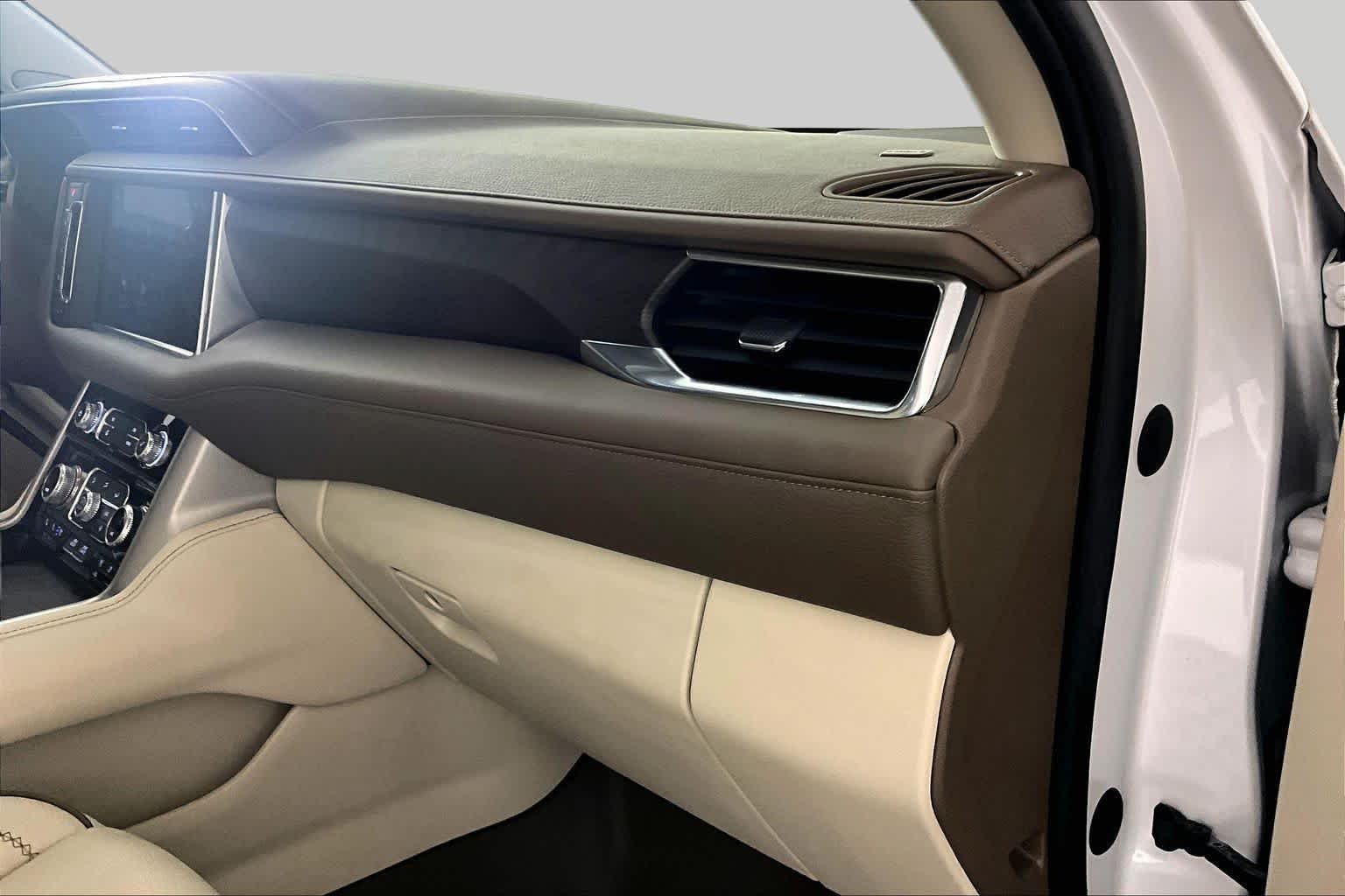 Used 2023 White Frost Tricoat GMC Denali image 18
