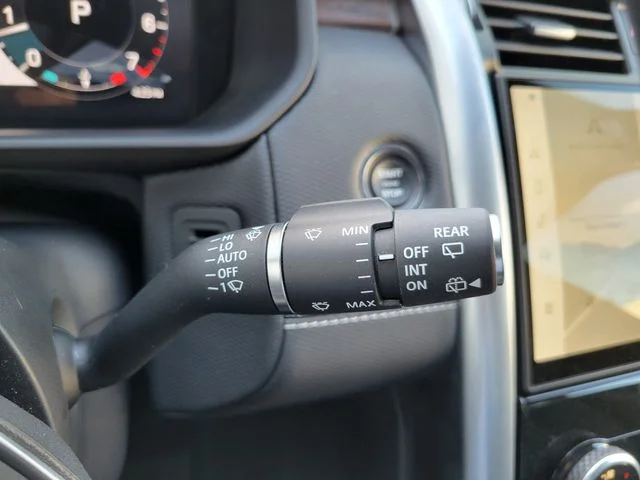 Used 2025 Fuji White Land Rover Dynamic SE image 35