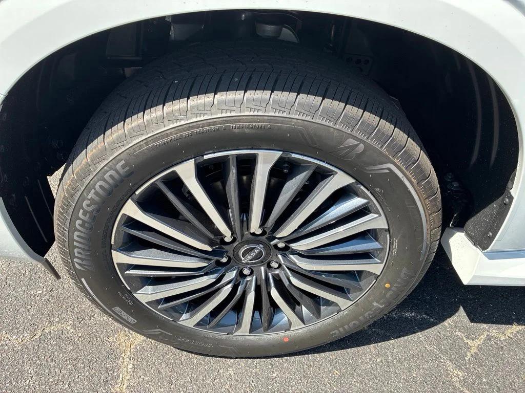 New 2026 Everest White TriCoat / Super Black Two-tone Nissan Platinum Reserve image 26
