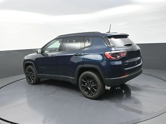 New 2026 Fathom Blue Pearl-Coat Exterior Paint Jeep Latitude image 7