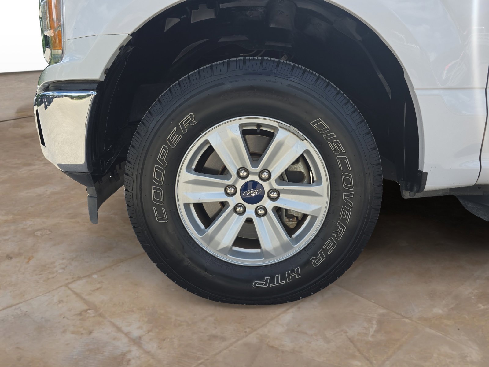 Used 2019 Oxford White Ford XLT image 24