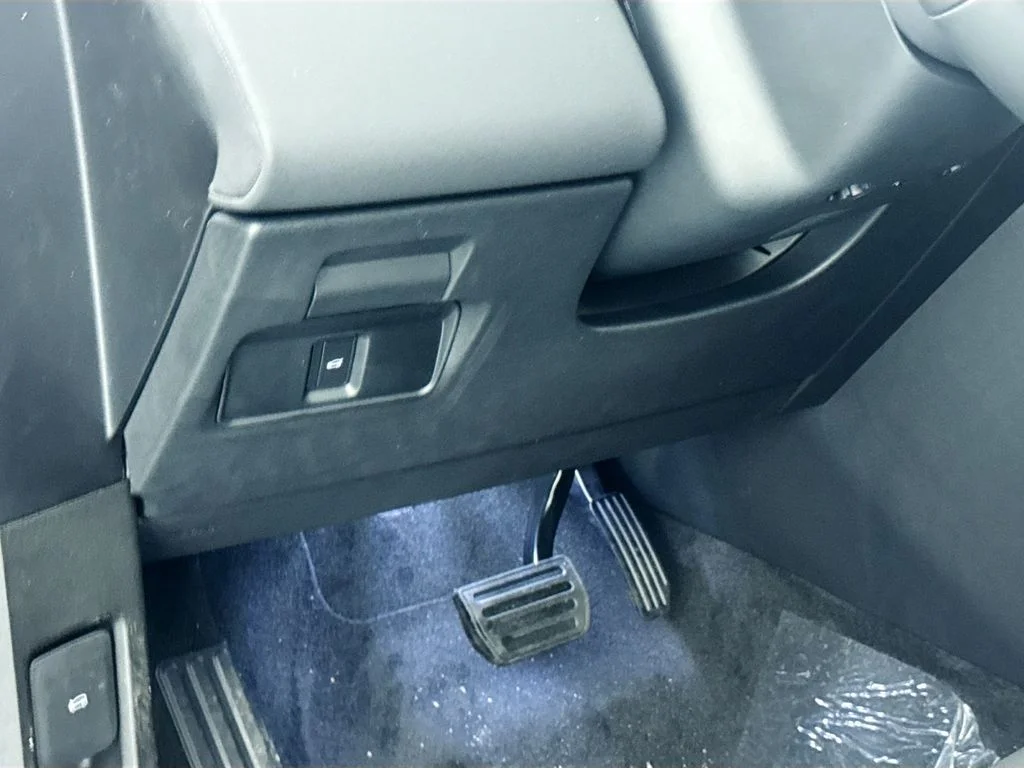 New 2026 Santorini Black Land Rover Core S image 10