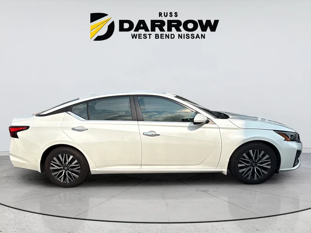 Used 2023 White Nissan 2.5 SV image 6
