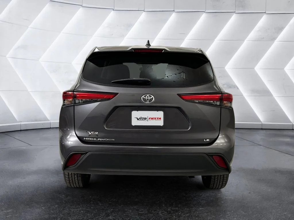 Used 2022 Gray Toyota LE image 5