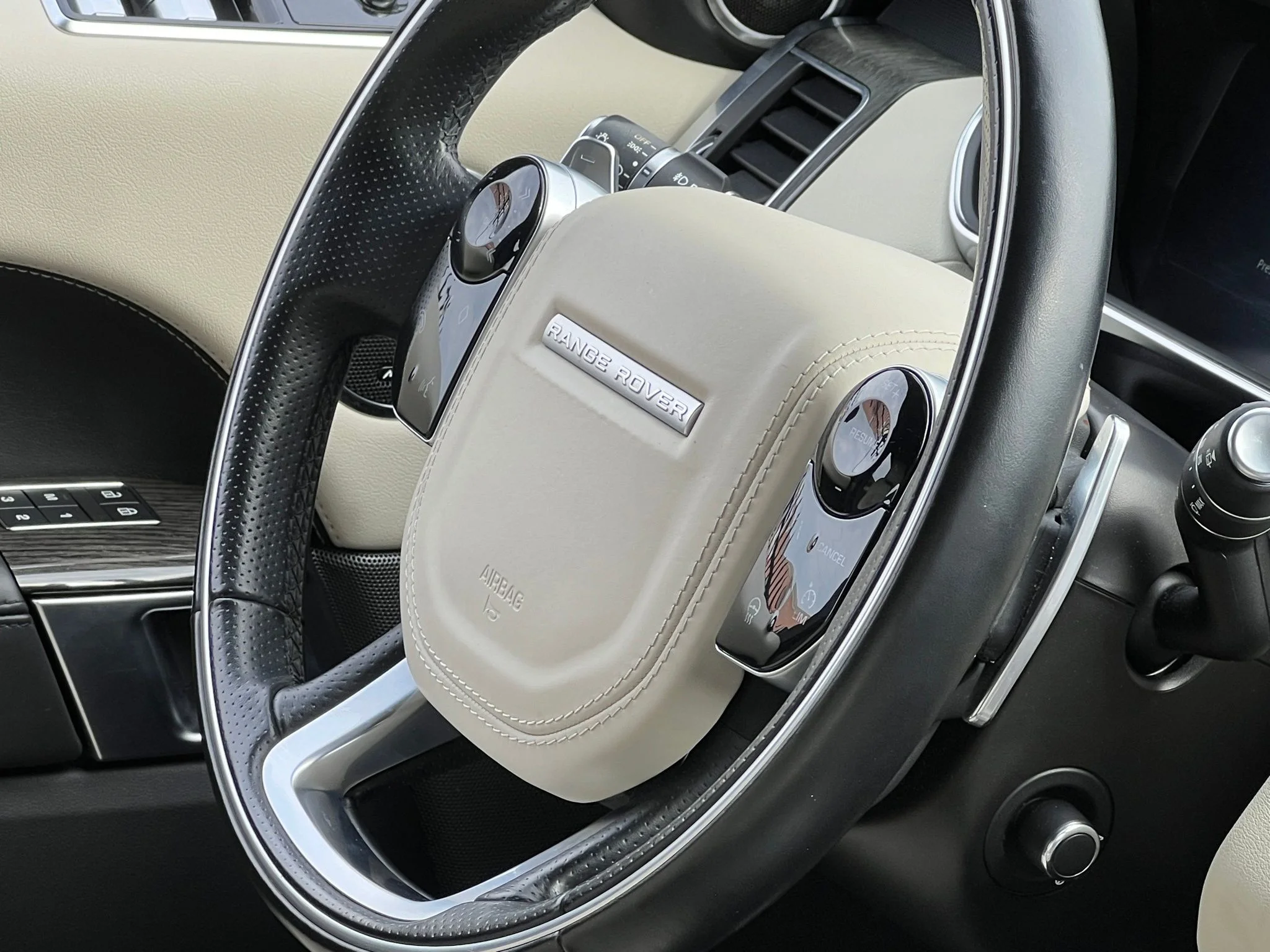 Used 2021  Land Rover HSE Silver Edition image 23