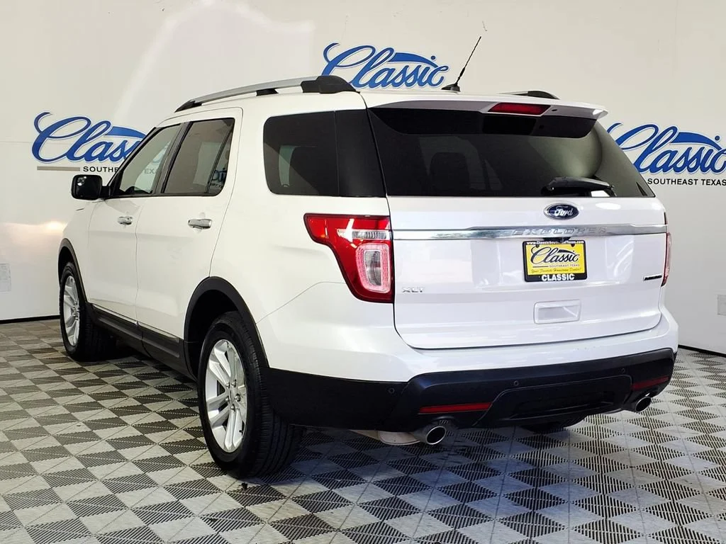 Used 2015 White Platinum Ford XLT image 2
