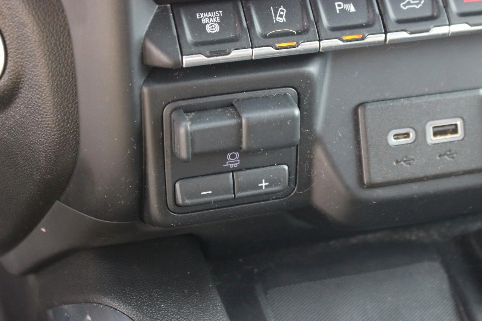Used 2023 SUMMIT WHITE Chevrolet High Country image 31