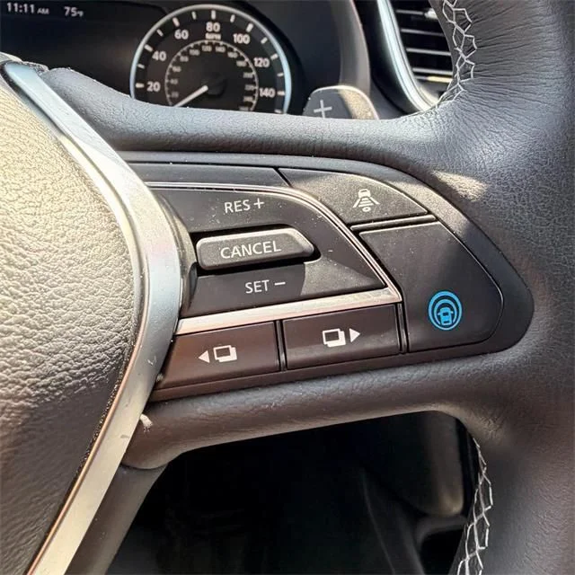 Used 2025 White INFINITI LUXE image 20