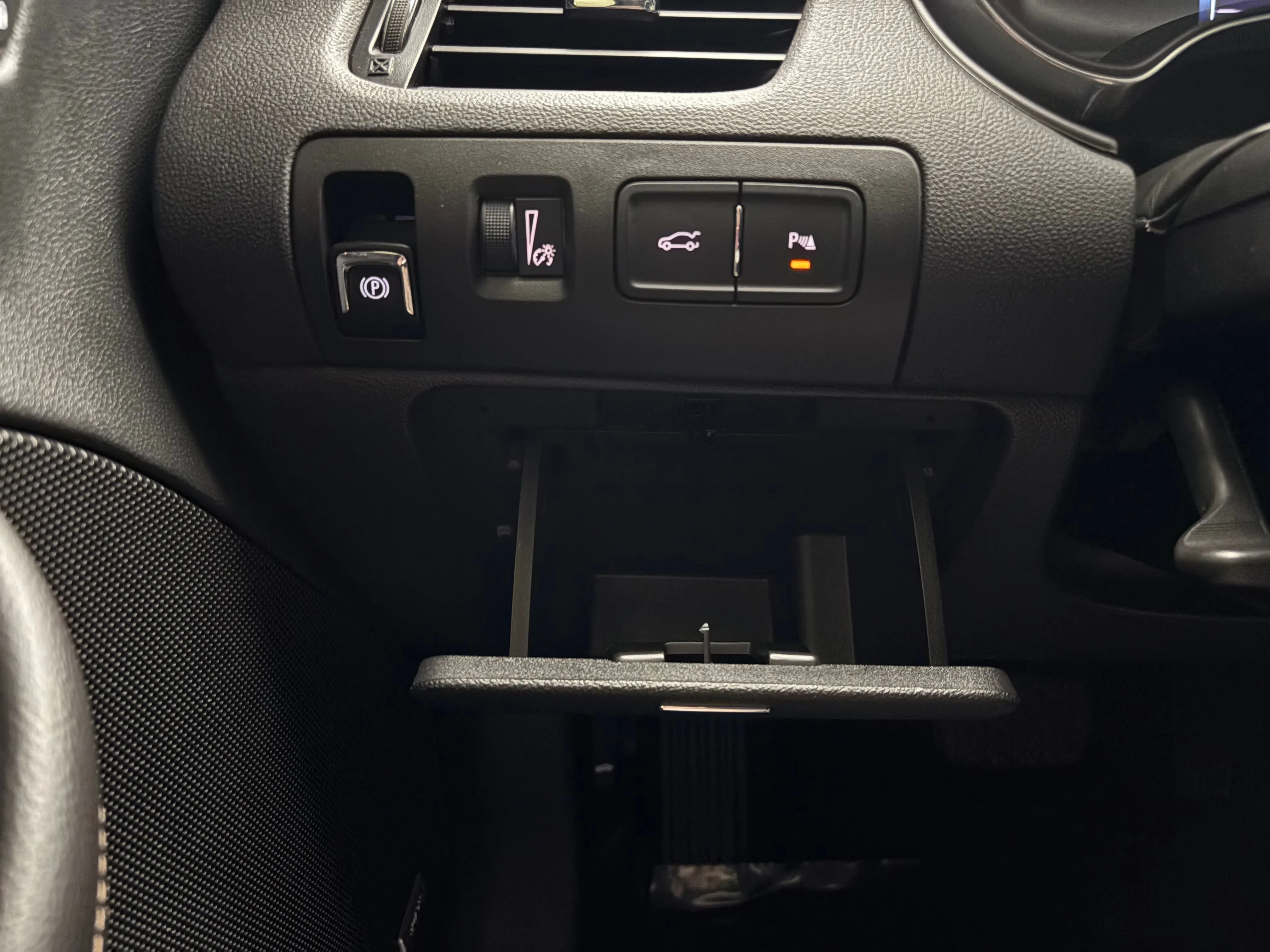 Used 2018 BLACK Chevrolet Premier image 24