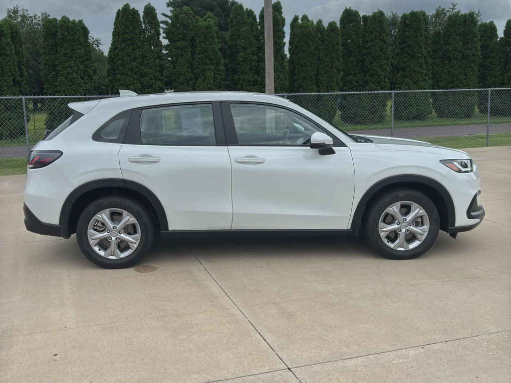 Used 2024 White Honda LX image 3