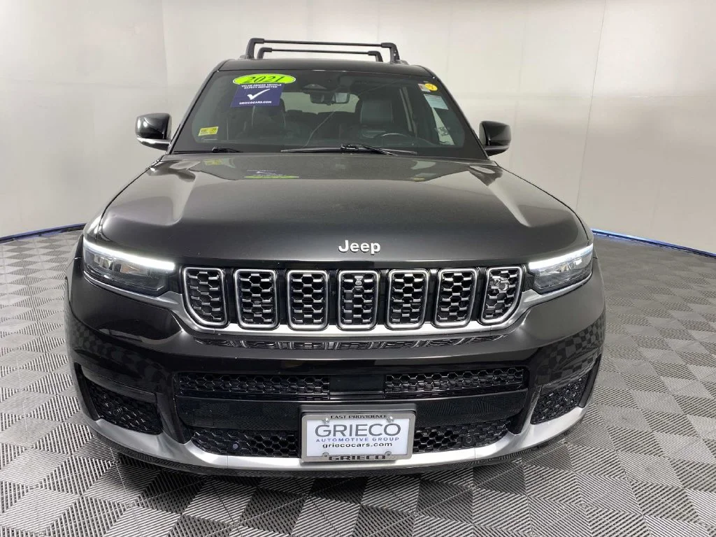 Used 2021 Diamond Black Jeep Summit image 3