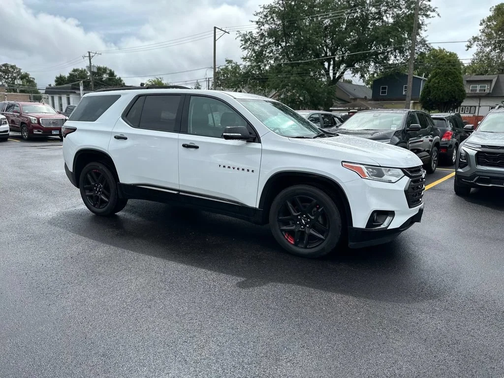 Used 2018 SUMMIT WHITE Chevrolet Premier image 2