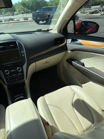 Used 2015 Red Lincoln Base image 13