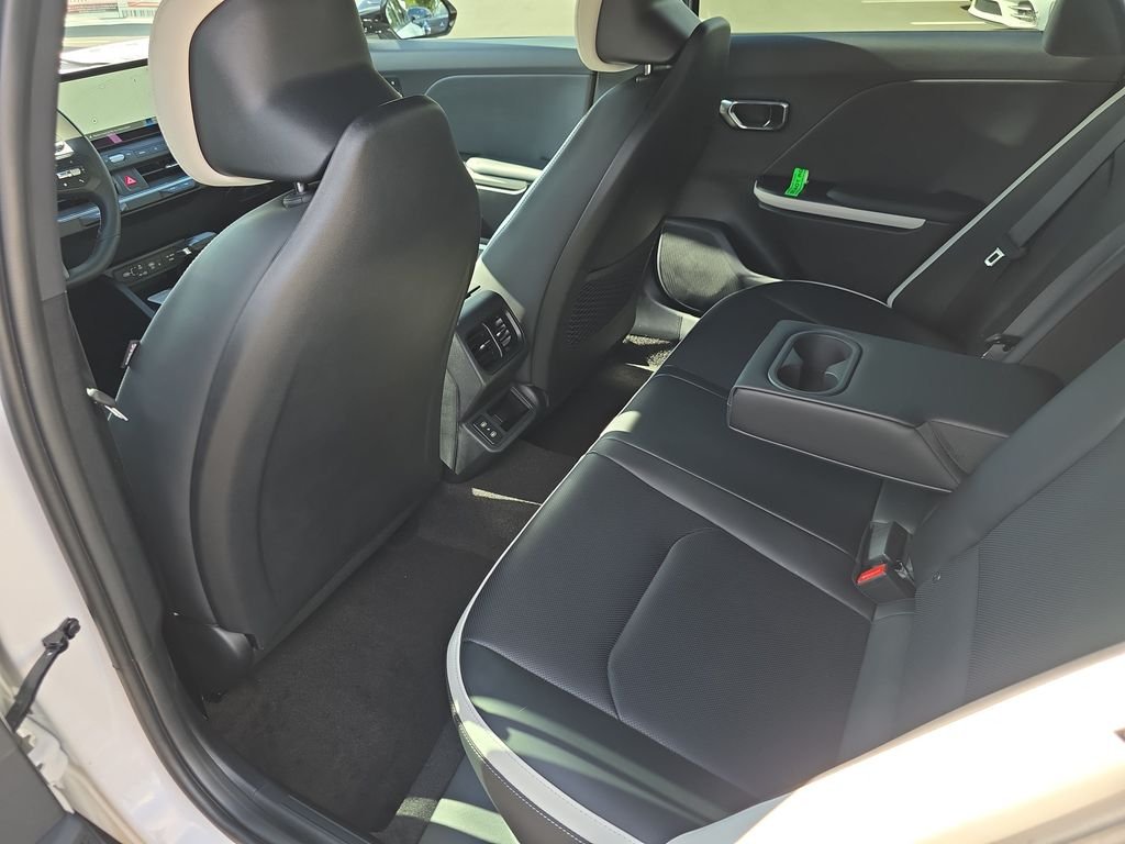 New 2026 Snow White Pearl Kia GT-Line Turbo image 31