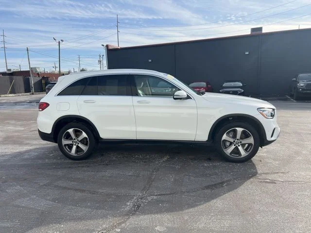 Used 2022 White Mercedes-Benz GLC 300 image 4