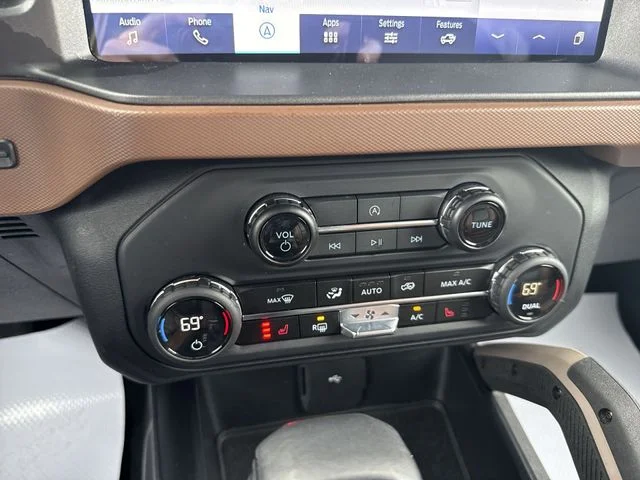 Used 2024 Green Ford Outer Banks image 18