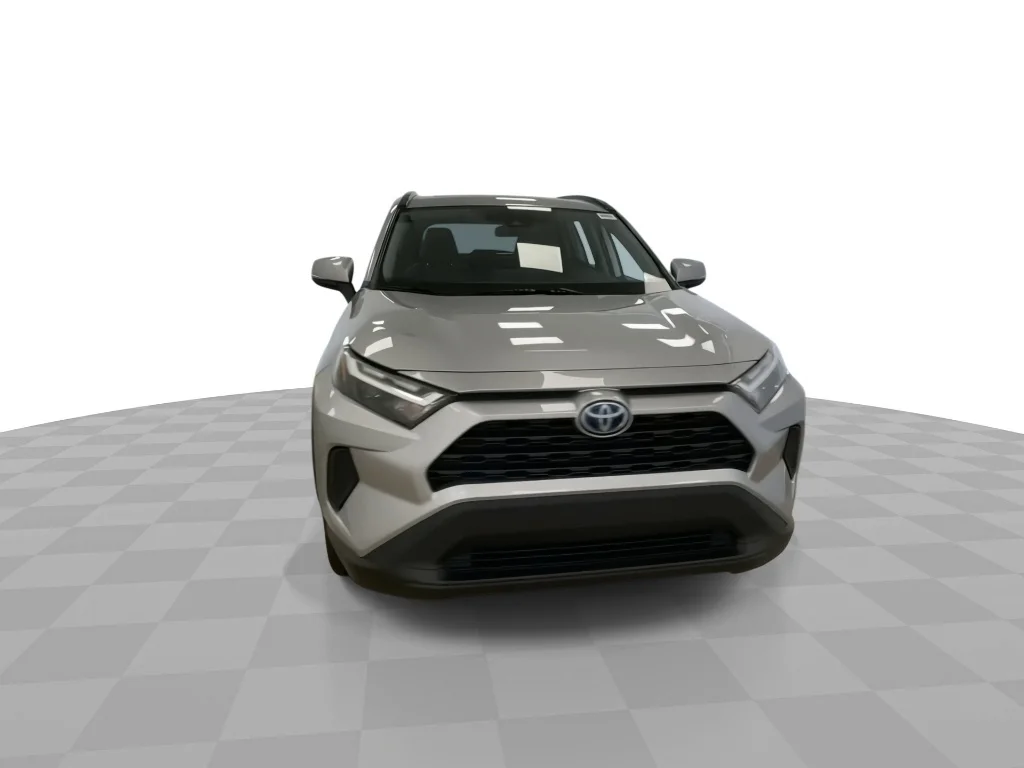 Used 2022 Silver Sky Metallic Toyota XLE image 4