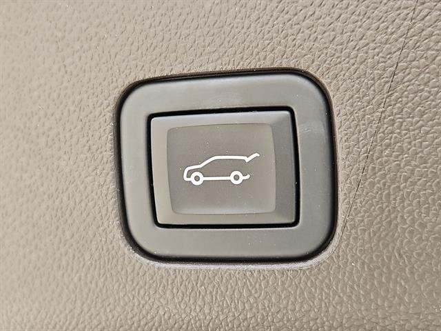Used 2023 Summit White GMC SLT image 18