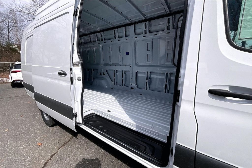 New 2026 Arctic White Mercedes-Benz Cargo 170 WB image 9