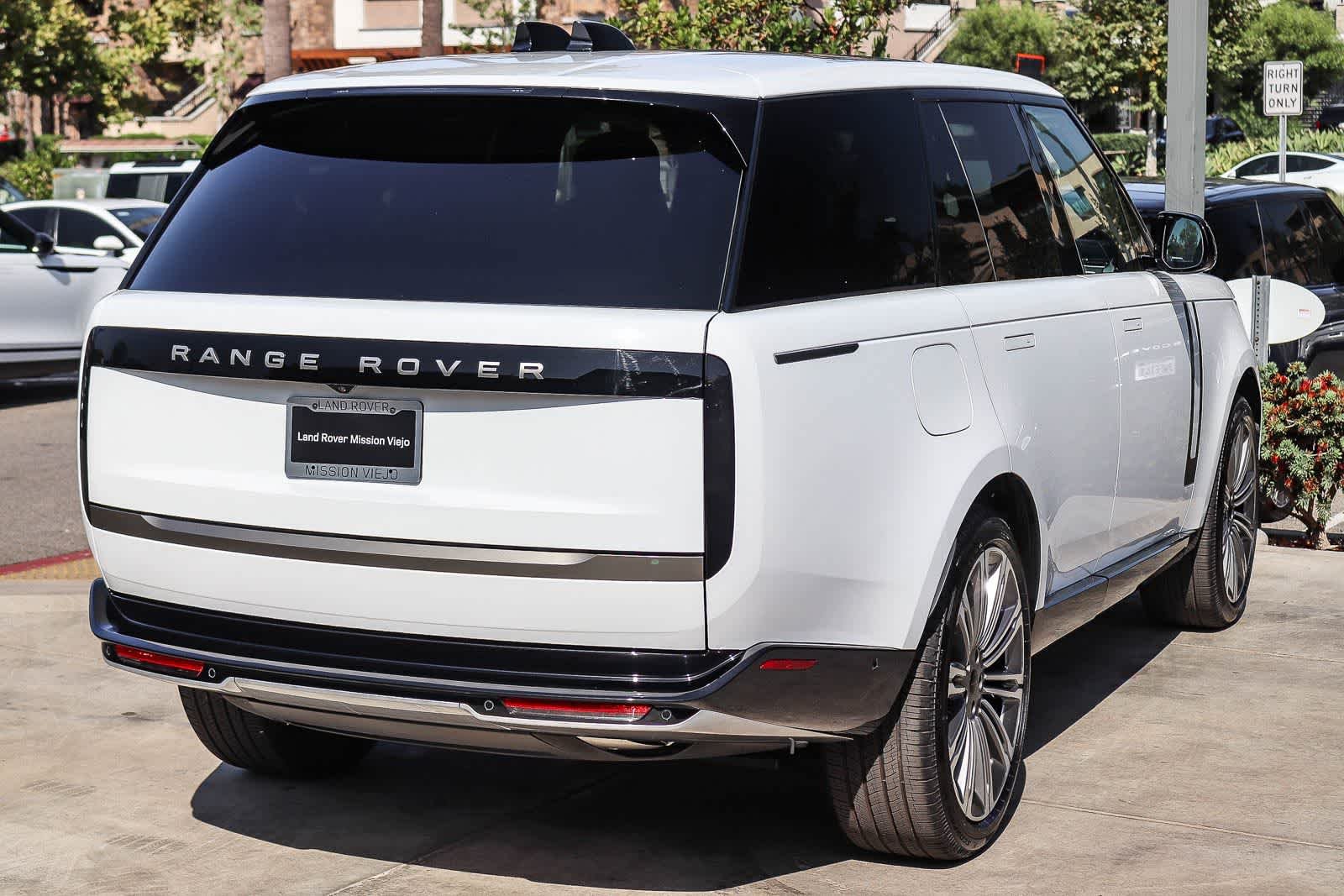 New 2026 Fuji White Land Rover SE image 6