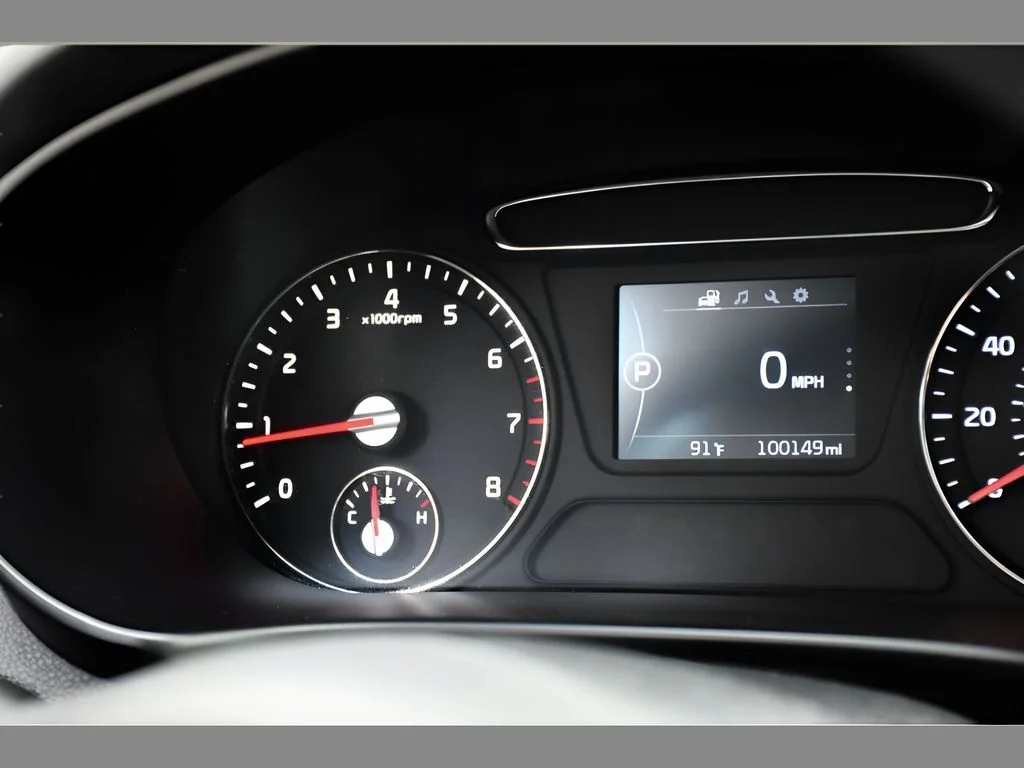 Used 2017 Titanium Silver Kia L image 18