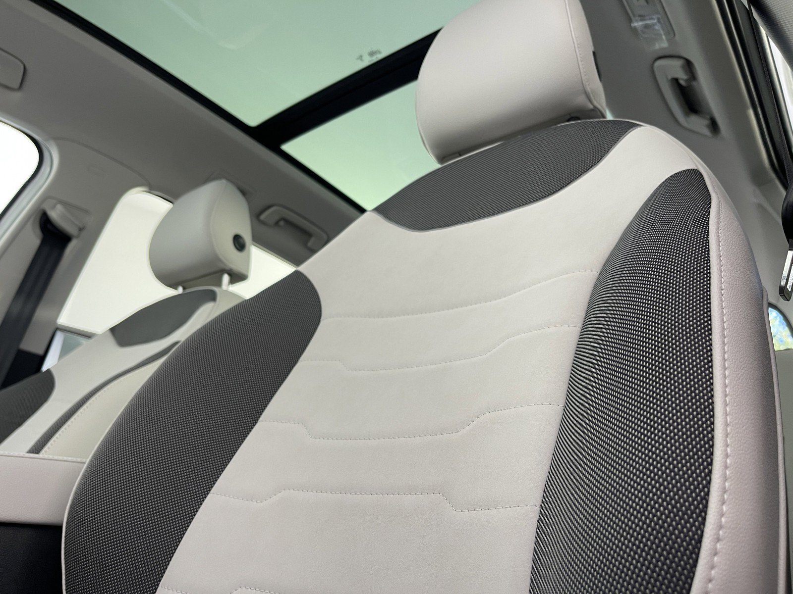 2025 Volkswagen Taos SE - Photo 22