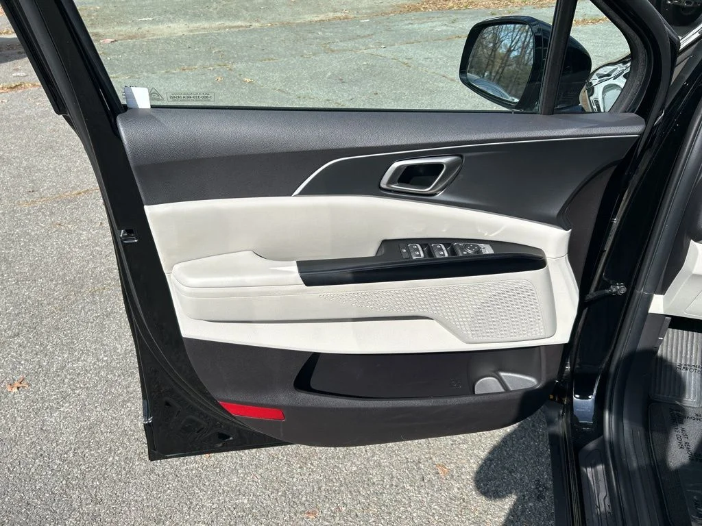 2024 Kia Carnival LX Seat Pkg - Photo 13