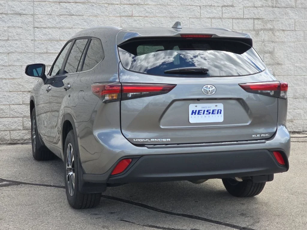 Used 2026  Toyota XLE image 11