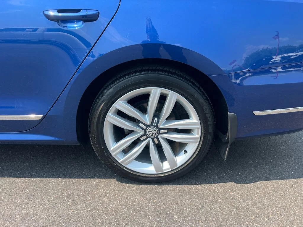 Used 2017 Blue Volkswagen SEL Premium image 13
