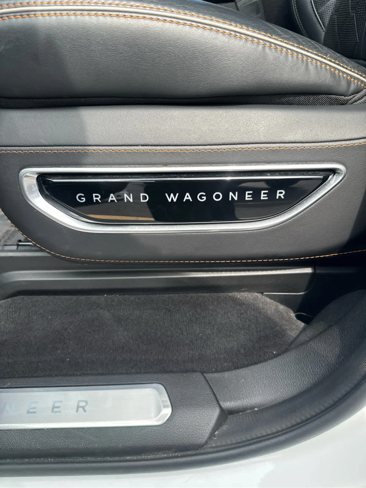 2024 Jeep Grand Wagoneer L Series III - Photo 12