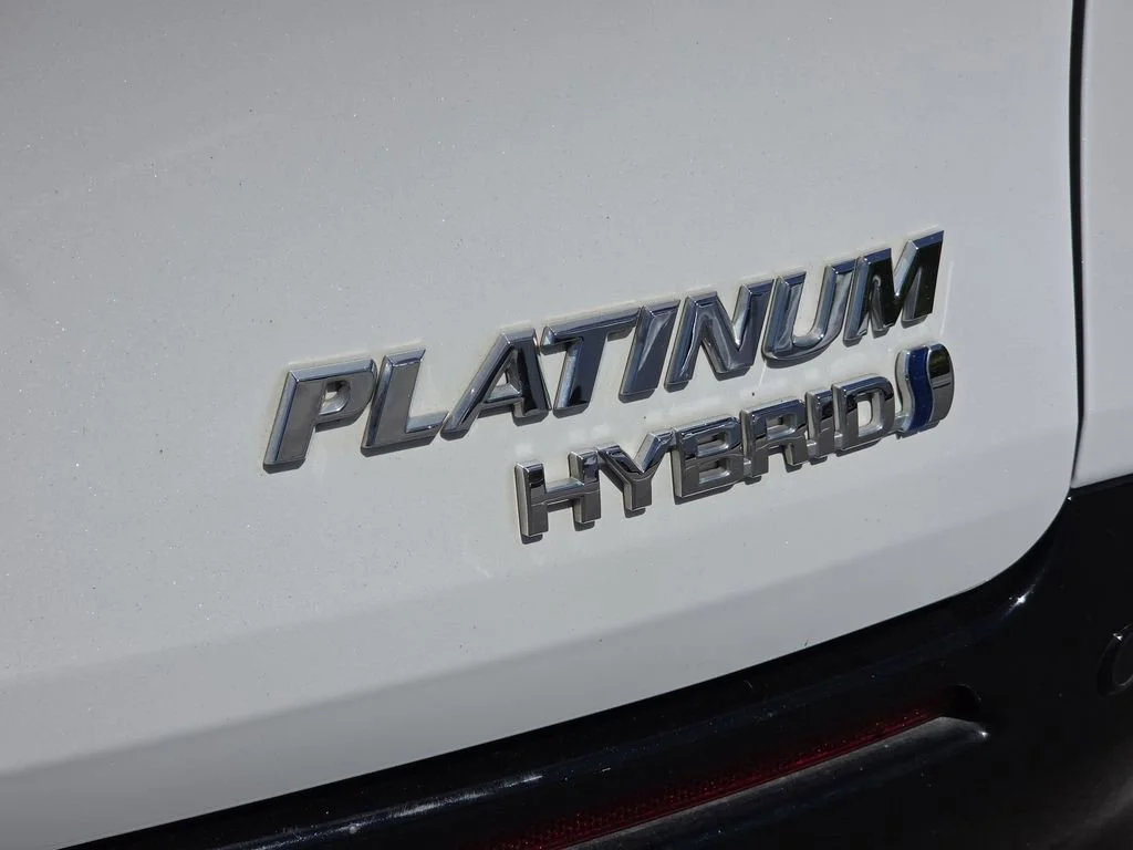 Used 2023  Toyota Platinum image 8