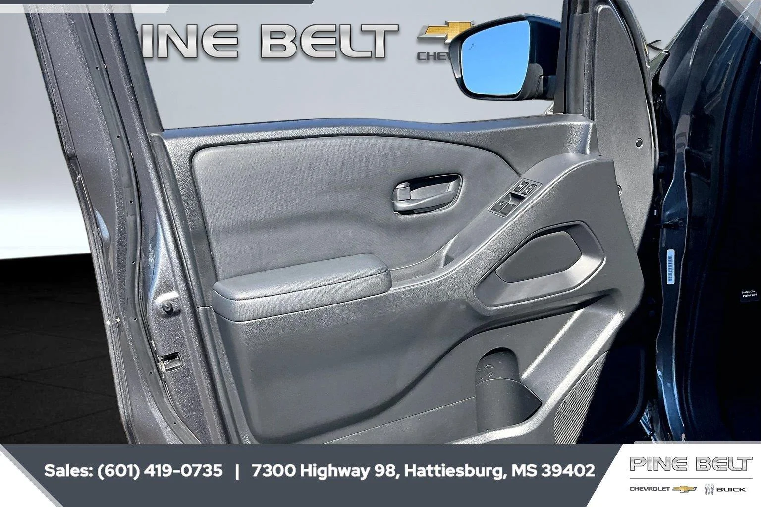 Used 2022 Gun Metallic Nissan S image 18