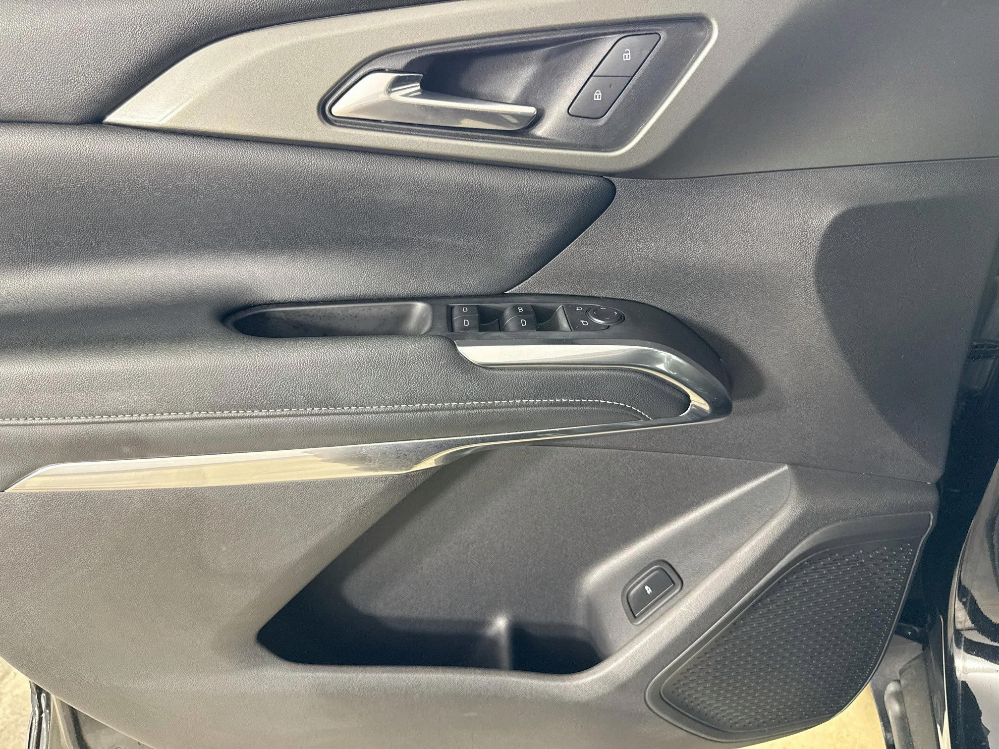 Used 2025 Mosaic Black Metallic Chevrolet LT image 20