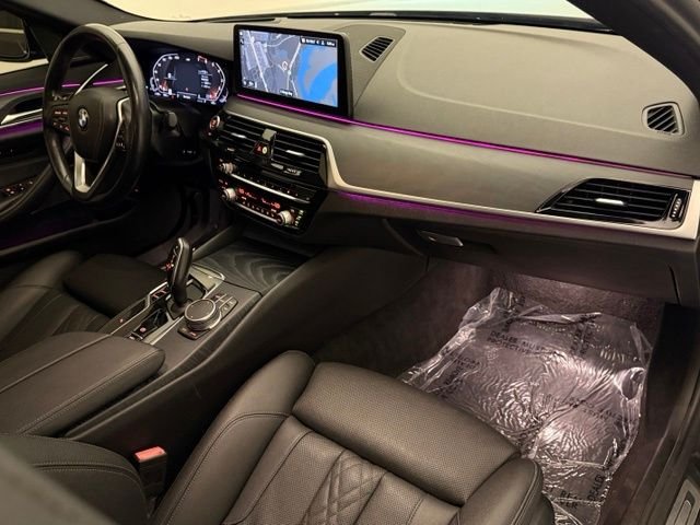 Used 2021 Dark Graphite Metallic BMW 530i image 25