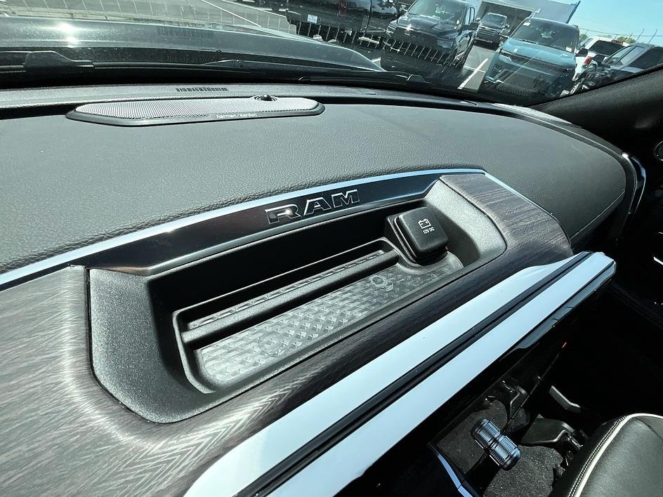 New 2026 Diamond Black Crystal Pearl-Coat Exterior Paint RAM Laramie image 21