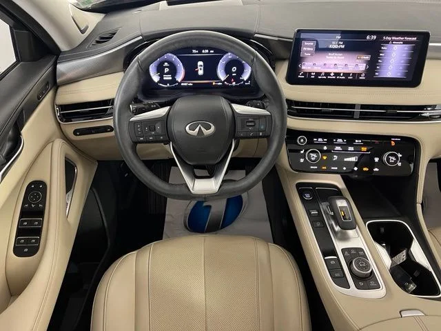 Used 2023 Red INFINITI LUXE image 37