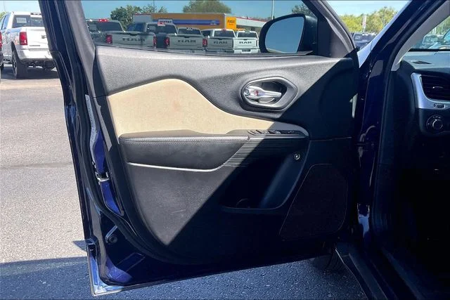 Used 2016 Blue Jeep Sport image 18