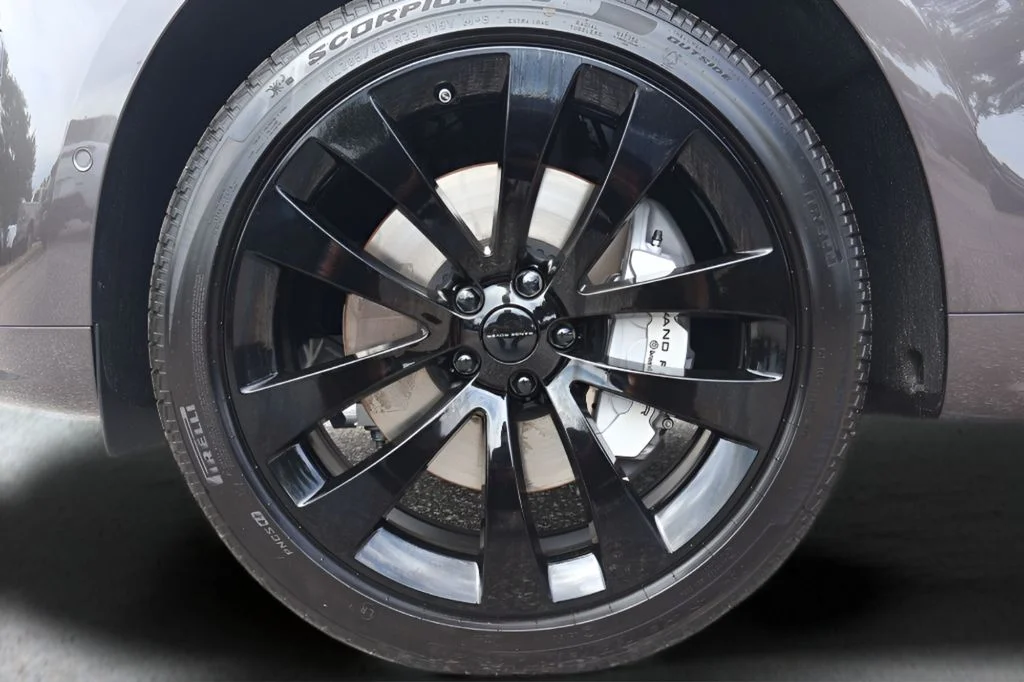 New 2026 Charente Grey Land Rover Dynamic SE image 28