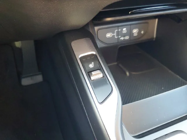 Used 2025 White Kia EX image 25