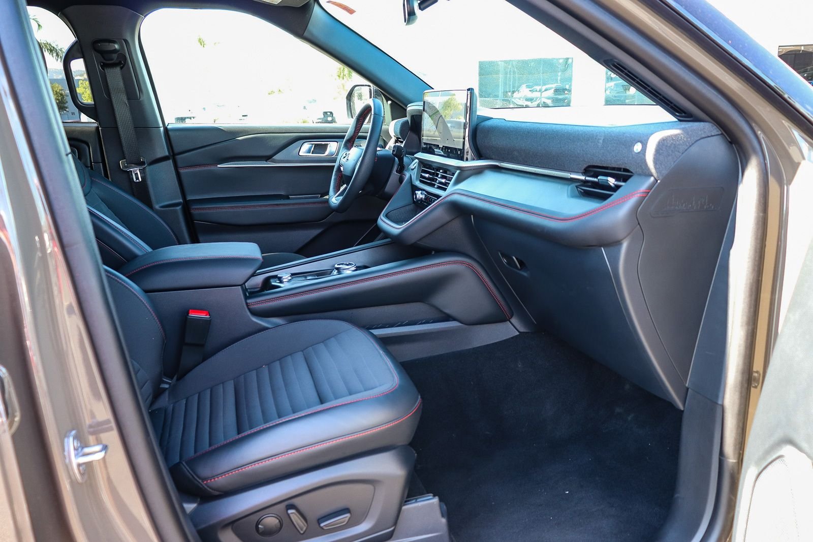 2026 Ford Explorer ST-LINE - Photo 16