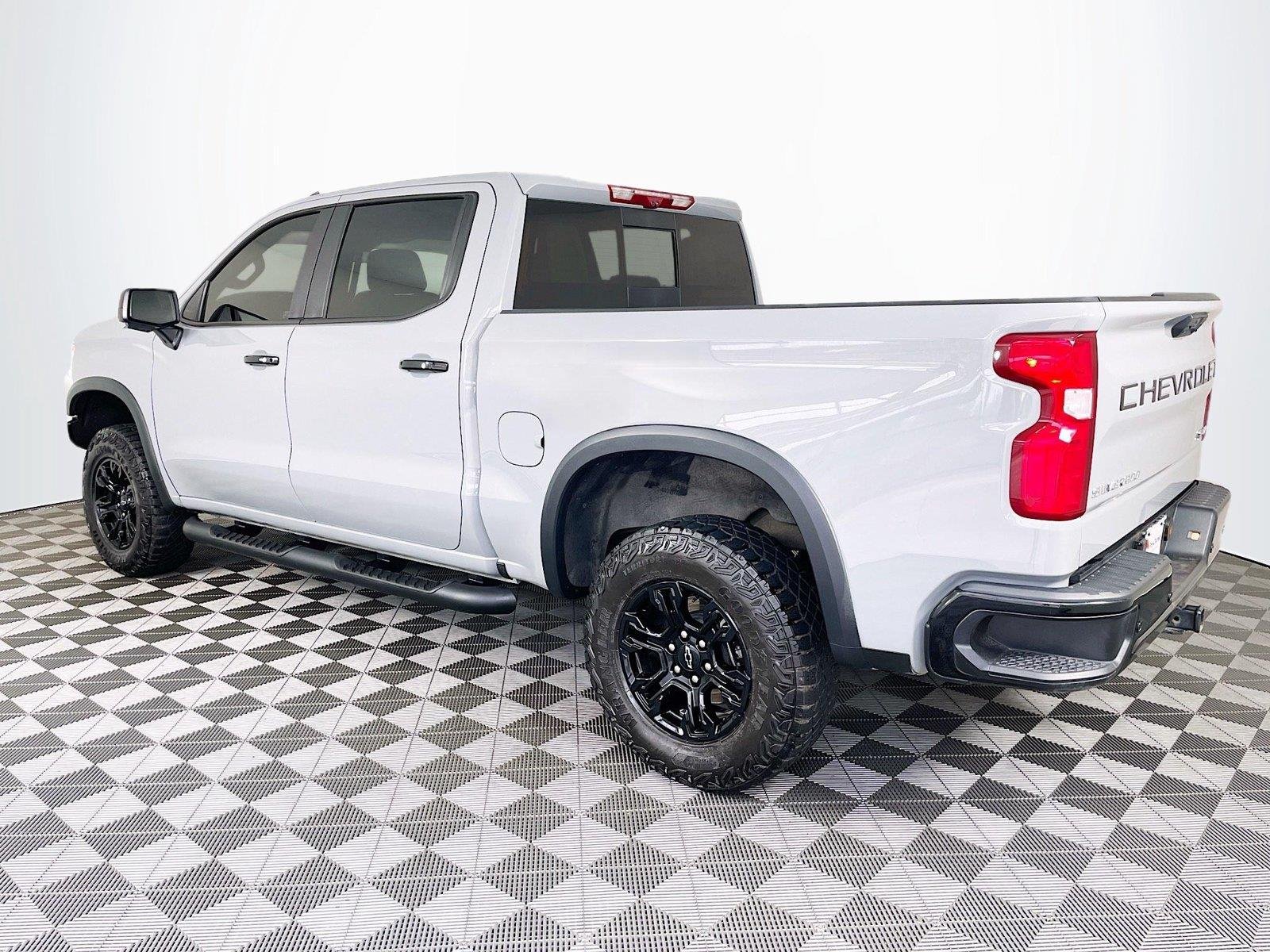 Used 2025 Slate Gray Metallic Chevrolet ZR2 image 6