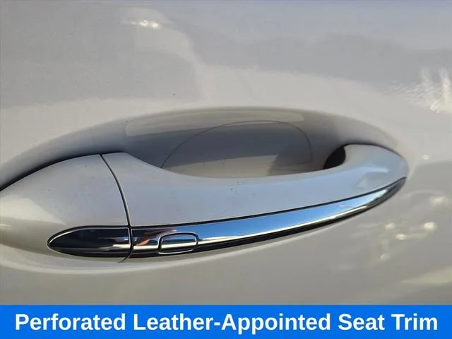 Used 2024 White Frost Tricoat Buick Essence image 27