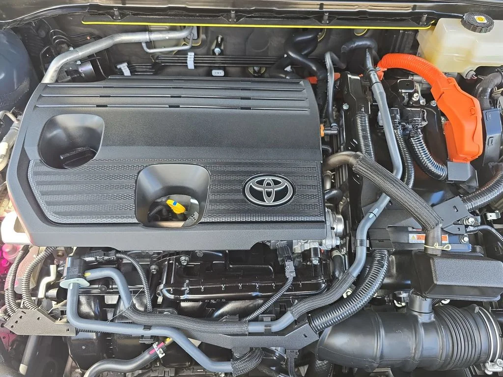 Used 2025 White Toyota XLE image 40