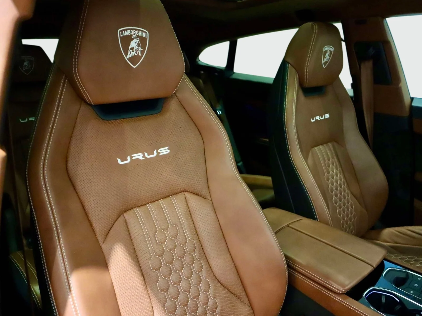 Used 2023 Black Lamborghini S AWD image 18