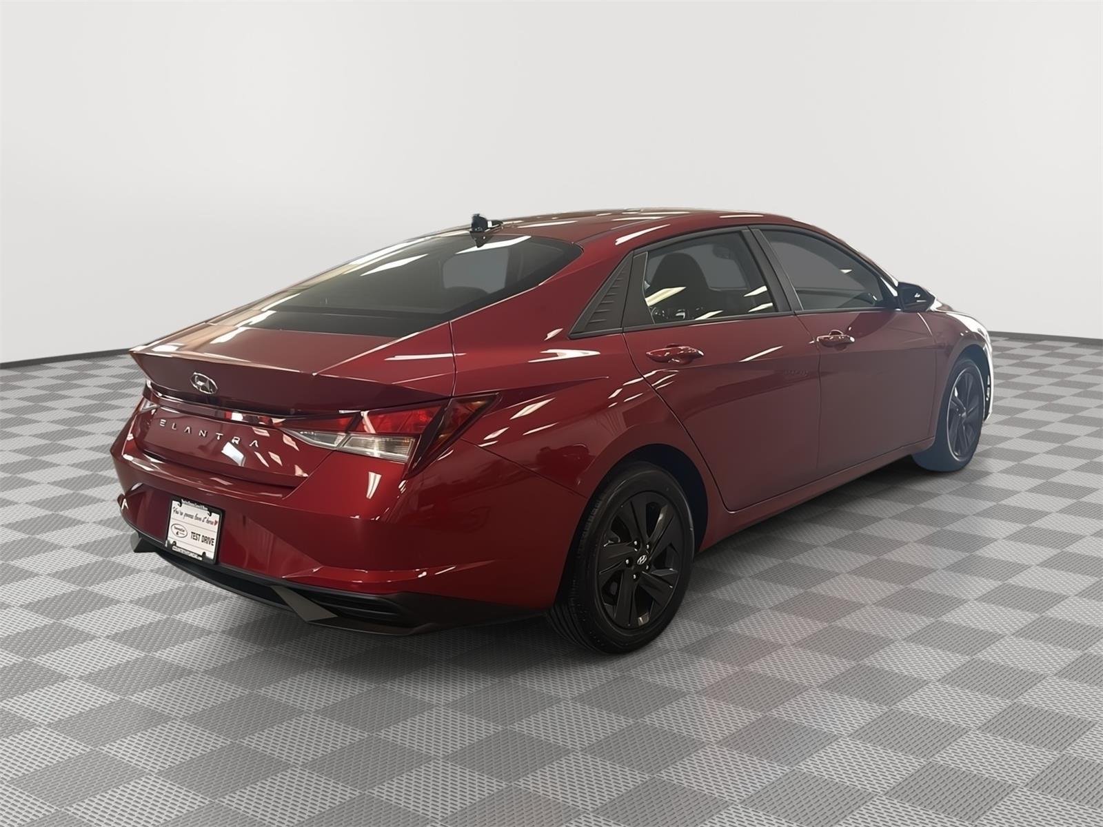 Used 2023 Ultimate Red Hyundai SEL image 5