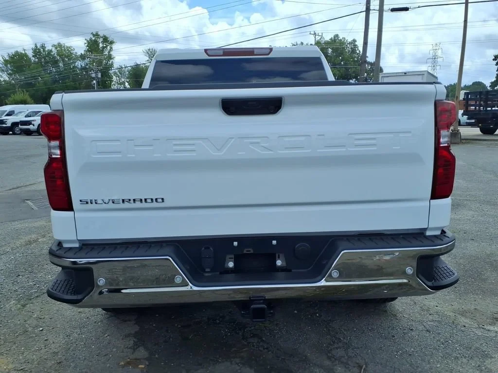 New 2026 Summit White Chevrolet WT image 27